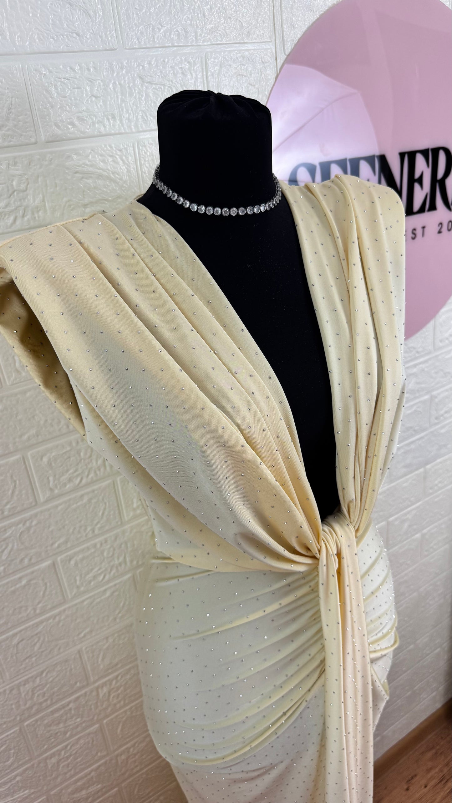 ROCHIE ATENA YELLOW
