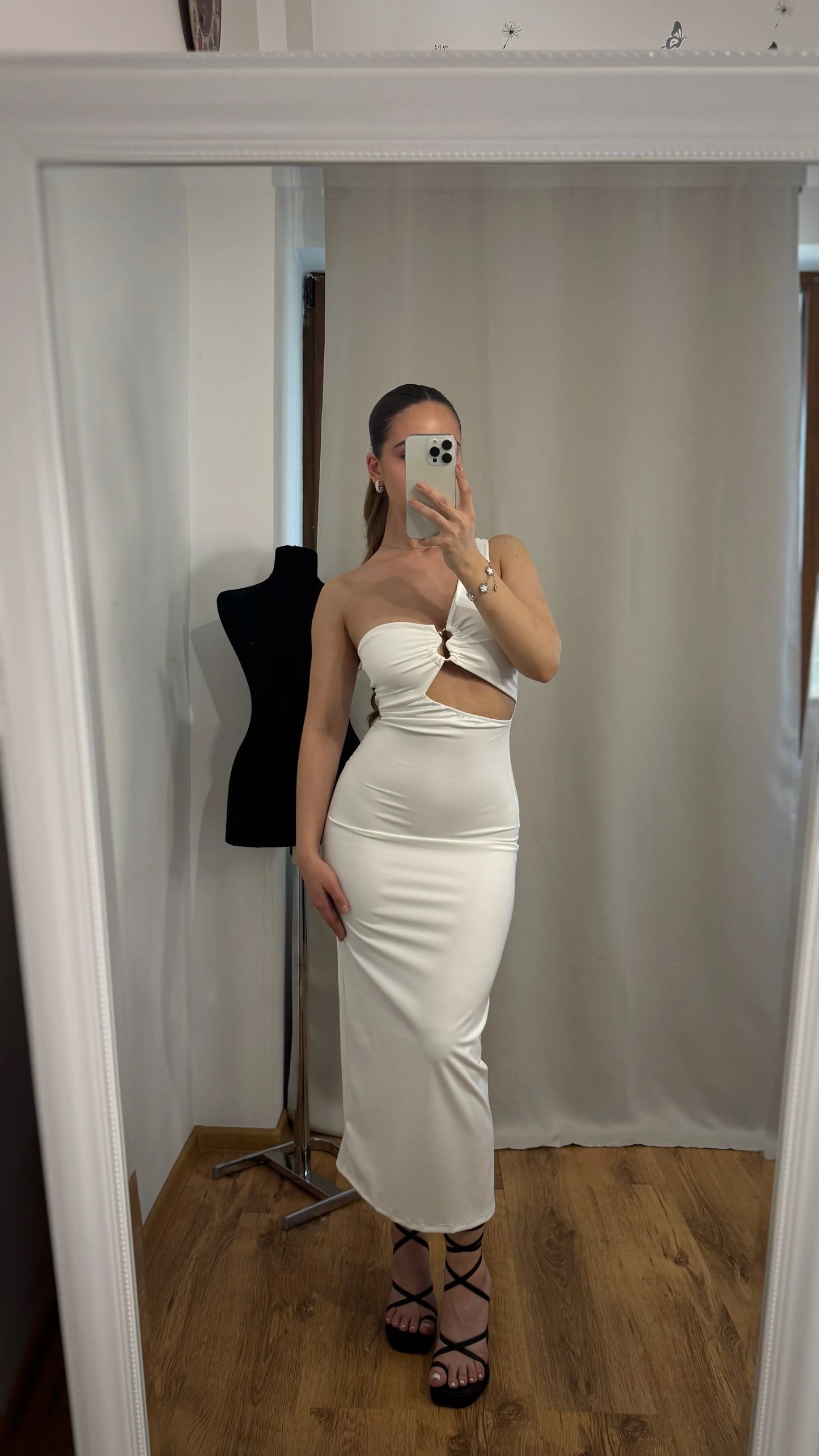 ROCHIE DALIA WHITE