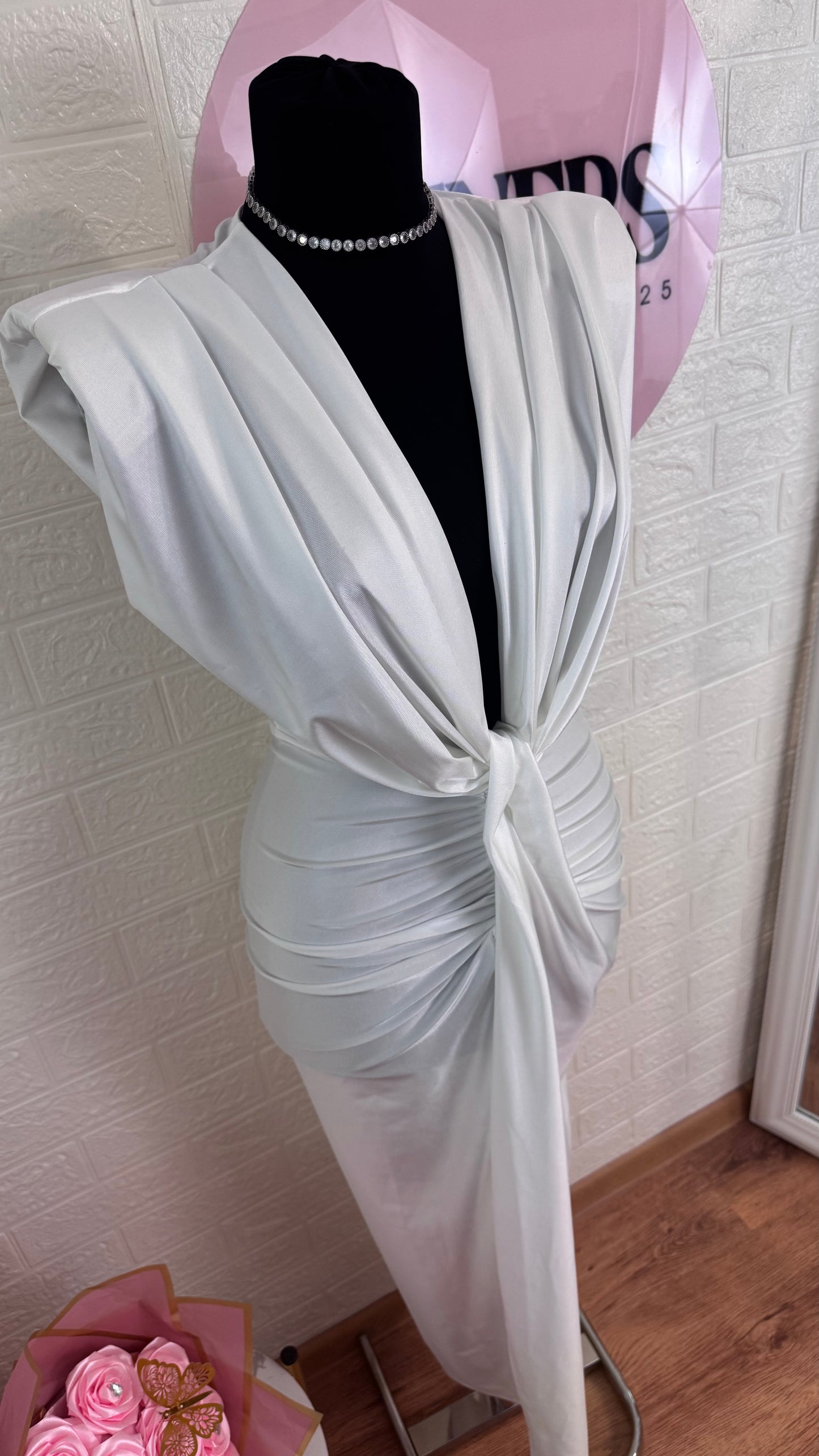 ROCHIE LARA WHITE