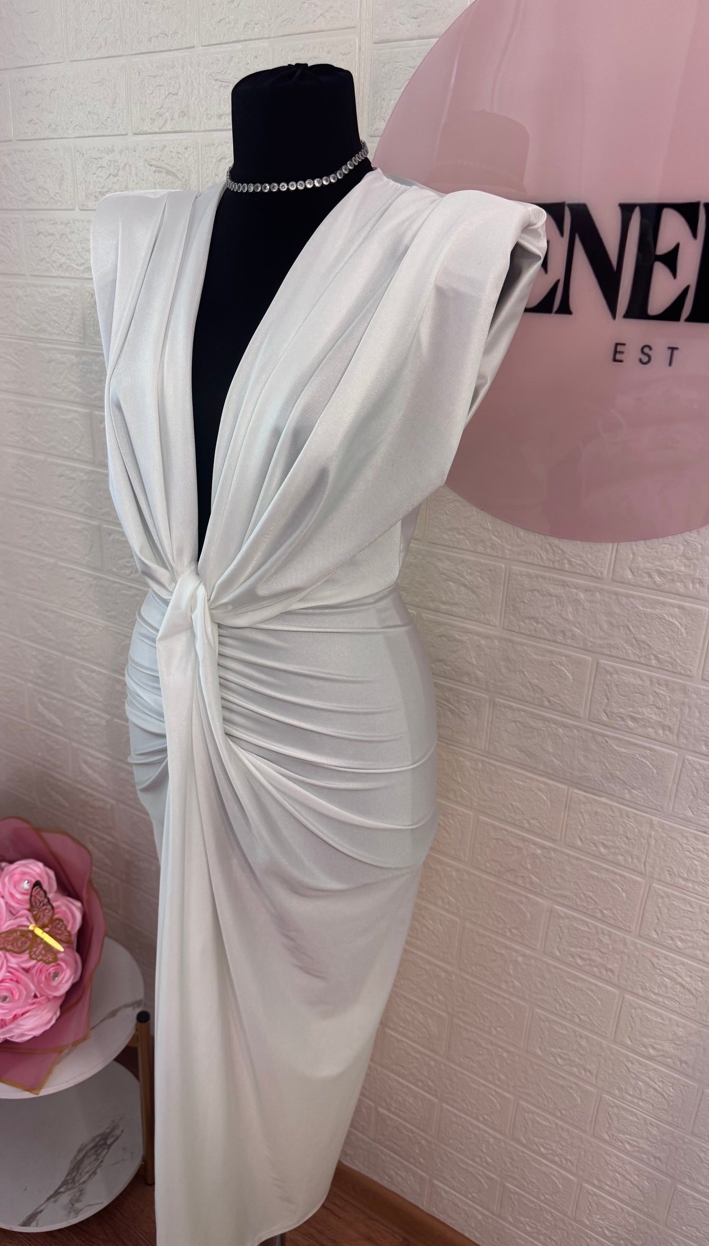 ROCHIE LARA WHITE