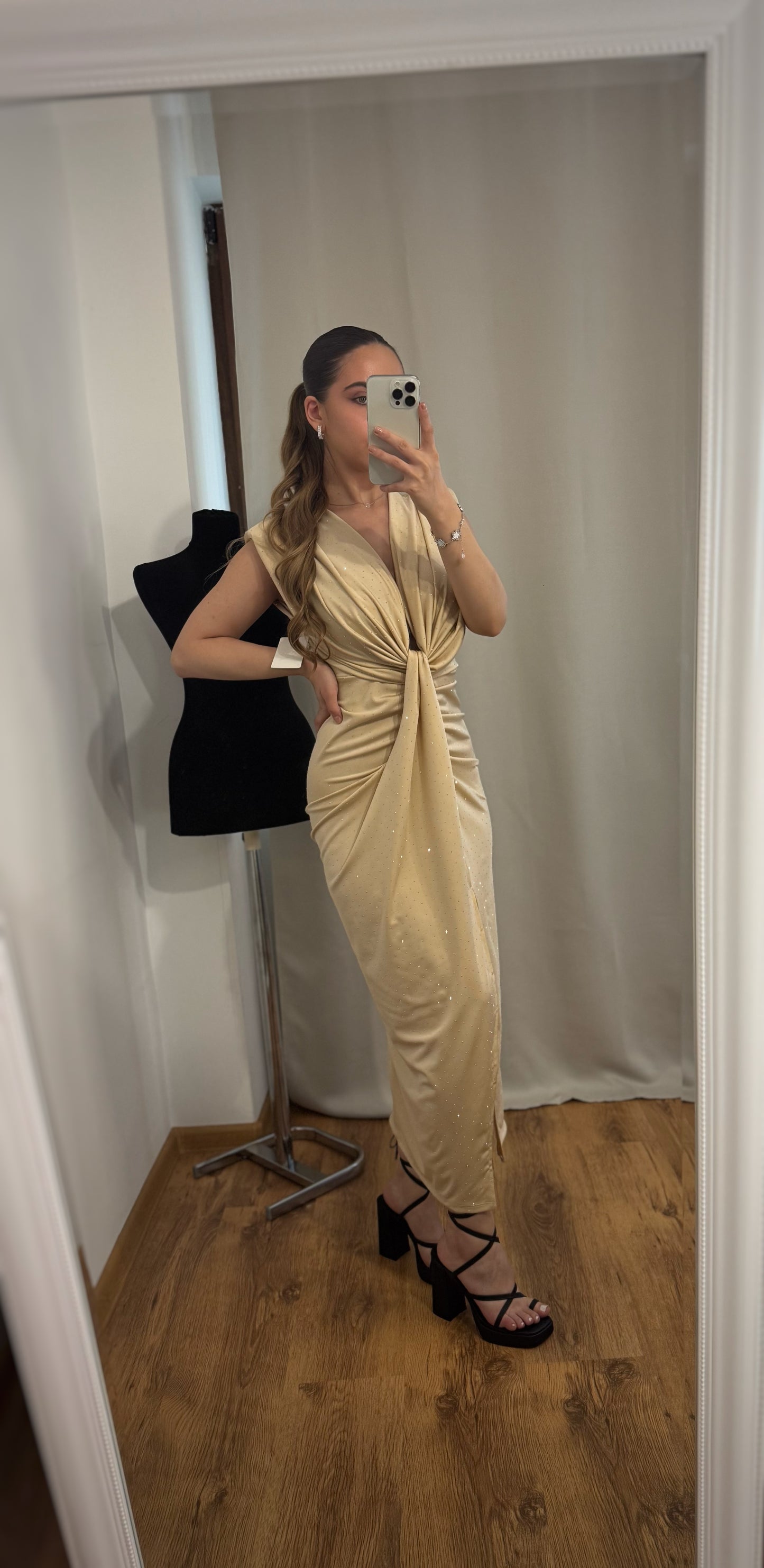 ROCHIE ATENA CHAMPAGNE