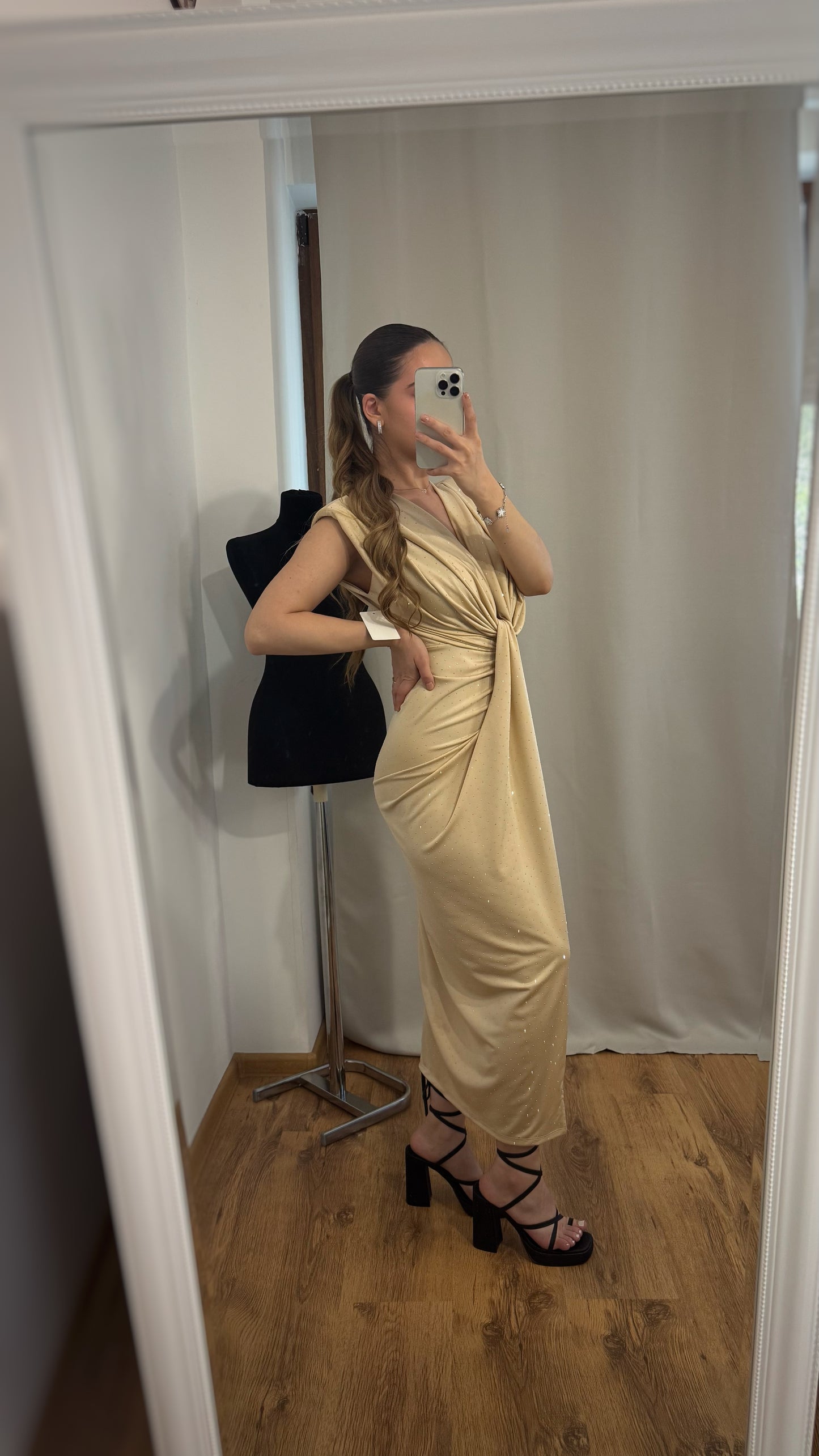 ROCHIE ATENA CHAMPAGNE