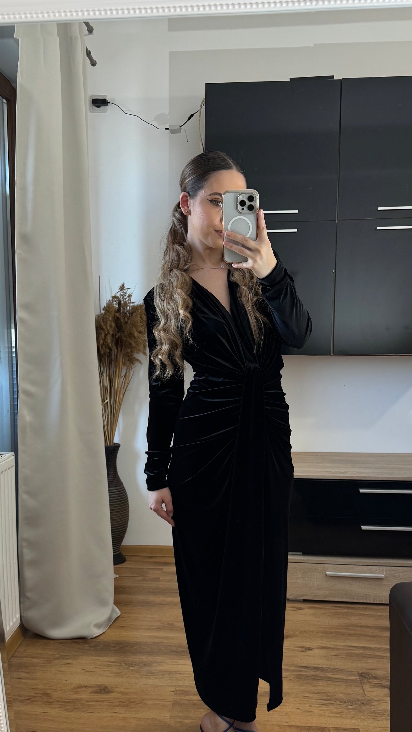 ROCHIE BLACK VELVET
