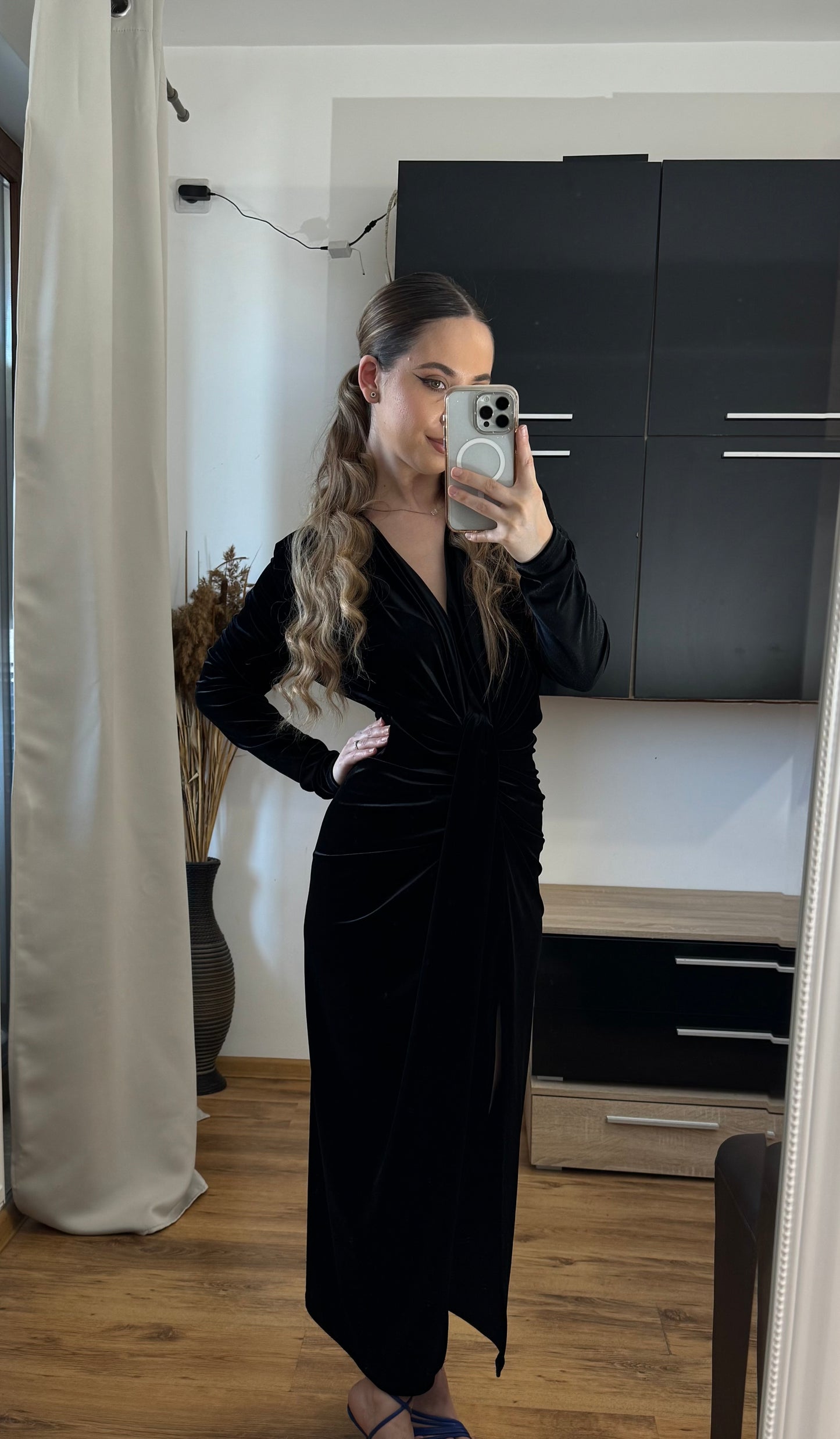 ROCHIE BLACK VELVET