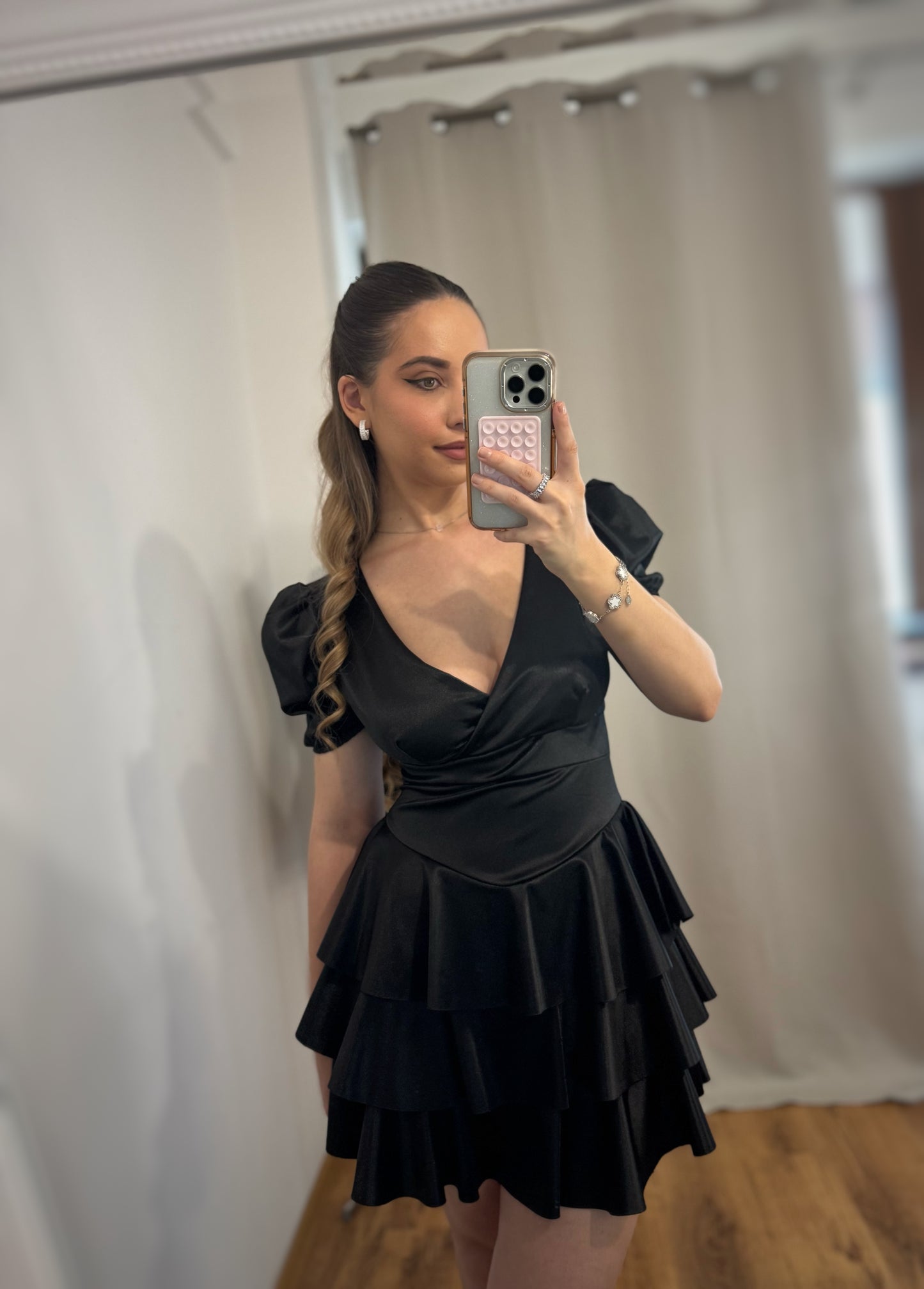 ROCHIE SOFIA-NEGRU