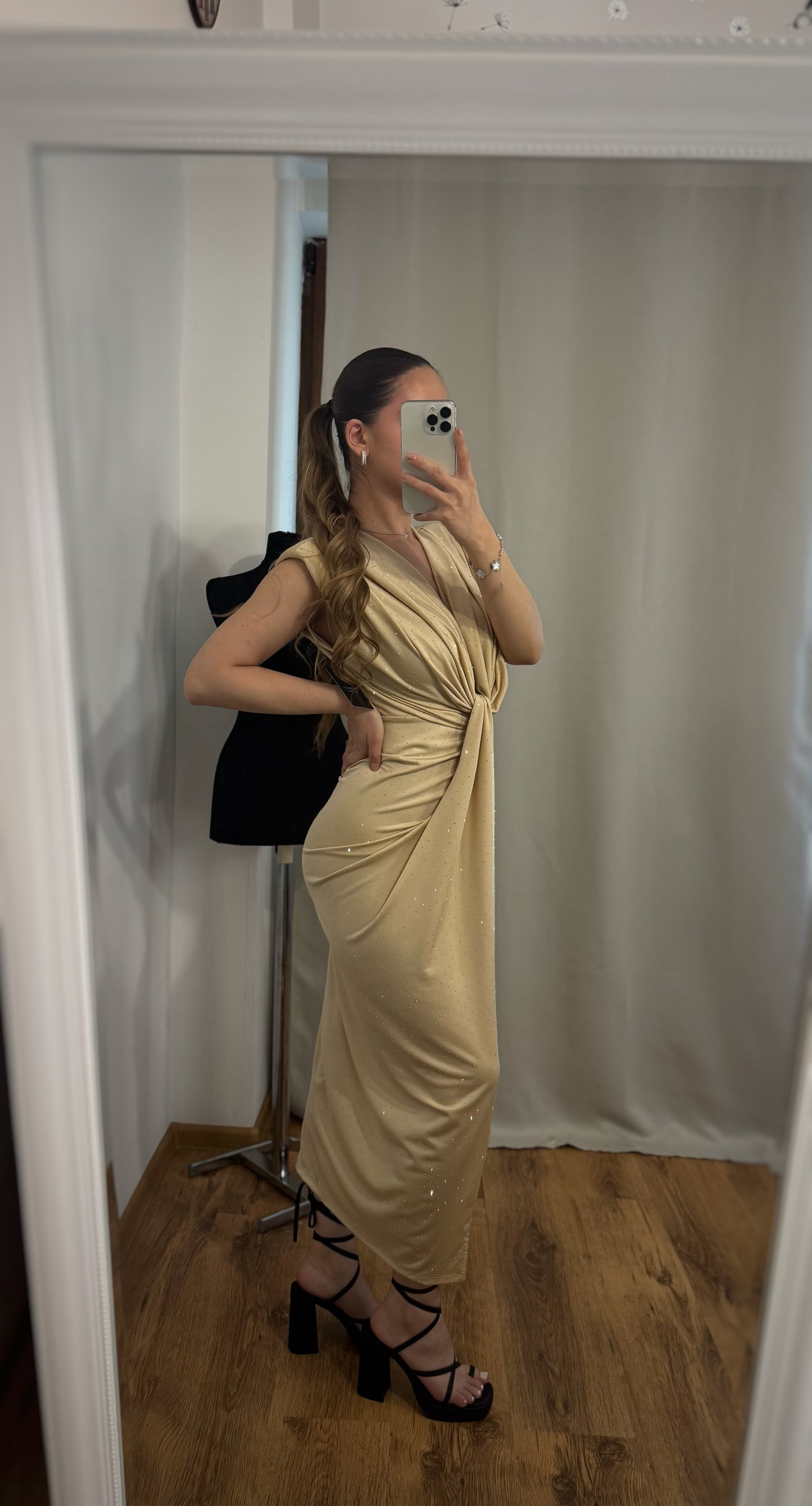 ROCHIE ATENA CHAMPAGNE